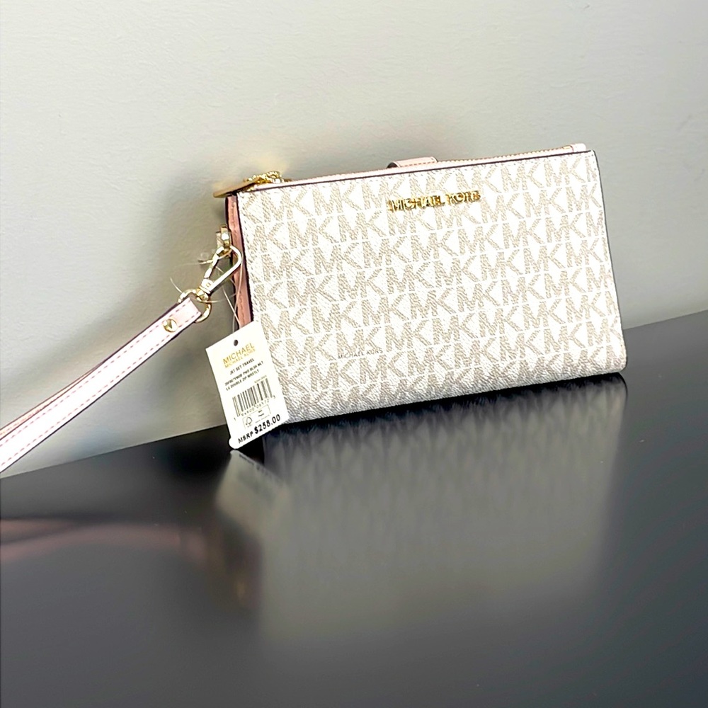 Michael Kors - Picture 2 of 6